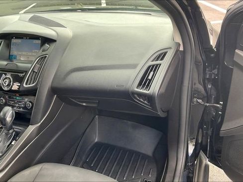 Used 2017 Ford Focus SEL image 16