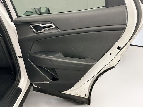 Used 2025 Kia Sportage LX image 30