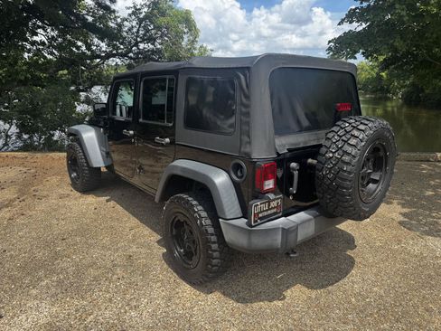 Used 2017 Jeep Wrangler Unlimited Sport AWD/4WD image 8