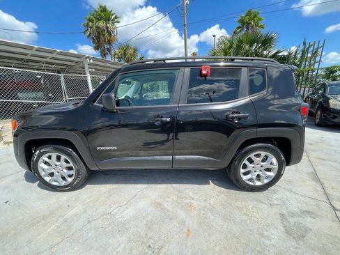 Used 2015 Jeep Renegade Latitude w/ Cold Weather Group II FWD image 6