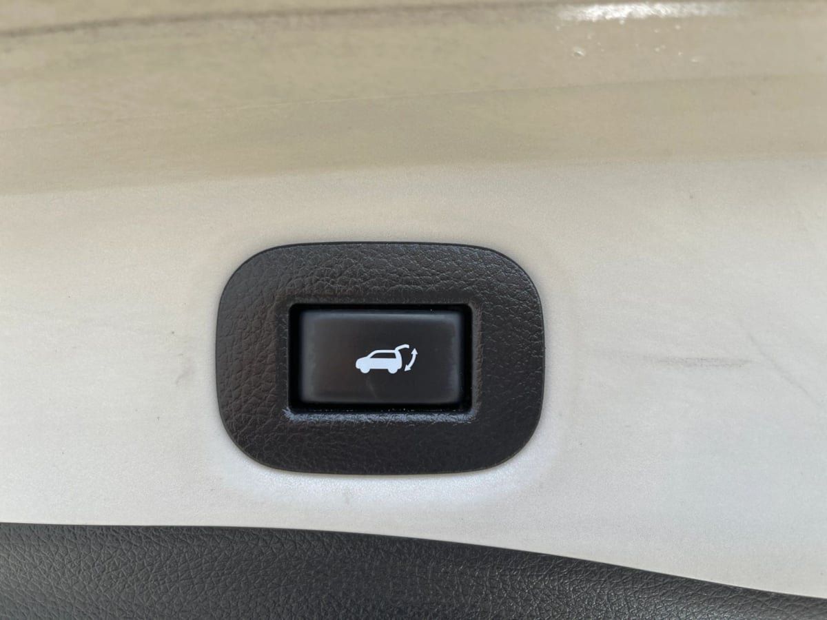 Used 2020 Nissan Rogue SV FWD image 11