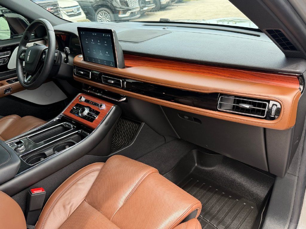 Used 2023 Lincoln Aviator Reserve w/ Equipment Group 201A RWD image 19