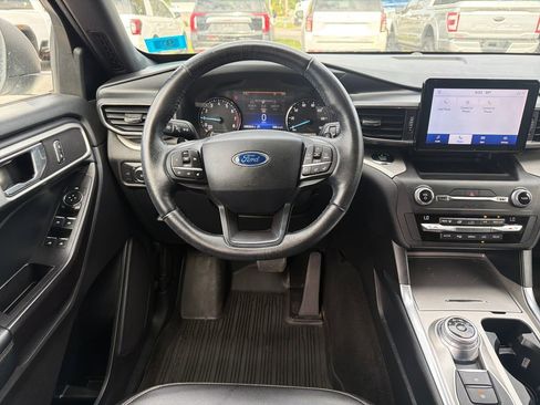 Used 2020 Ford Explorer XLT w/ Equipment Group 202A AWD/4WD image 14