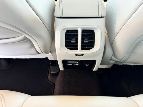 Used 2019 Jeep Cherokee Limited AWD/4WD image 20