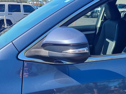 Used 2017 Toyota Highlander LE image 11