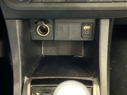 Used 2015 Toyota Corolla LE image 18