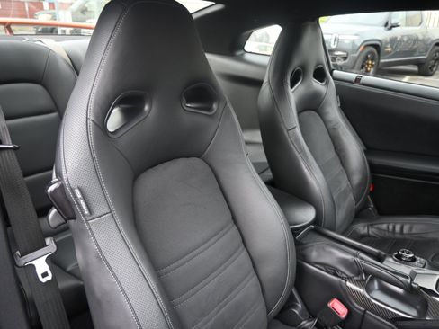 Used 2017 Nissan GT-R Premium image 43