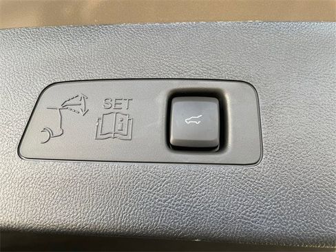 New 2025 Lincoln Corsair Reserve w/ Equipment Group 202A image 20