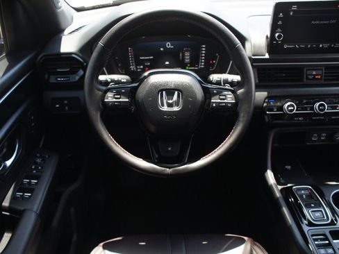 Used 2025 Honda Pilot Black Edition image 5