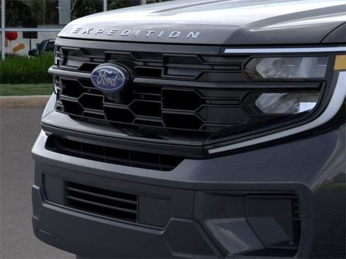 New 2026 Ford Expedition Active image 17
