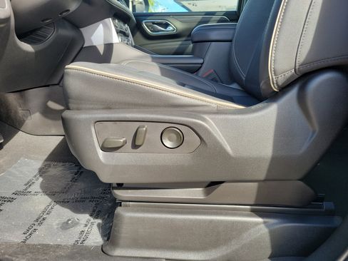 Used 2023 GMC Yukon SLT w/ SLT Premium Package image 13