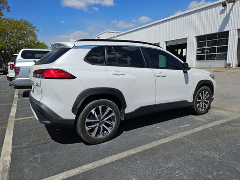 Used 2022 Toyota Corolla Cross XLE w/ Convenience Package image 6