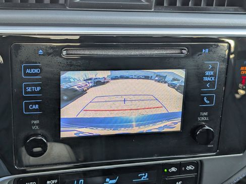 Used 2018 Toyota Corolla SE image 25