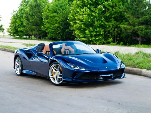 Used 2022 Ferrari F8 Tributo RWD image 2