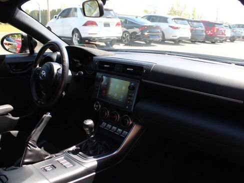Used 2023 Toyota GR86 Premium RWD image 17