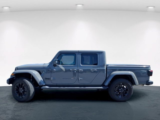 Used 2023 Jeep Gladiator Overland AWD/4WD image 14