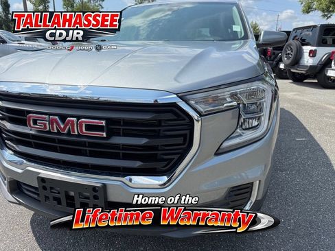 Used 2024 GMC Terrain SLE AWD/4WD image 11