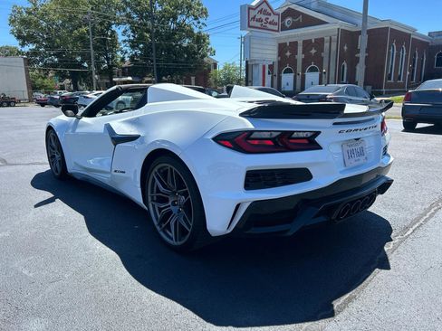 Used 2025 Chevrolet Corvette Z06 RWD image 7