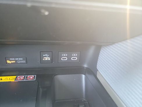 Used 2025 Toyota Camry SE FWD image 25