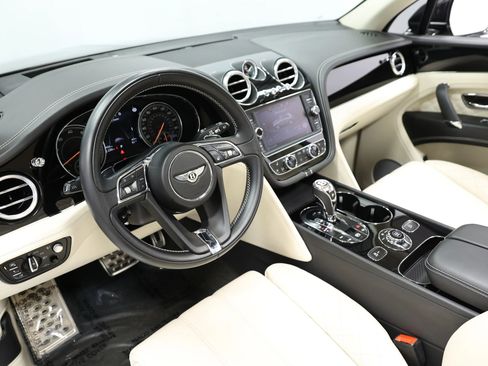 Used 2019 Bentley Bentayga AWD/4WD image 2