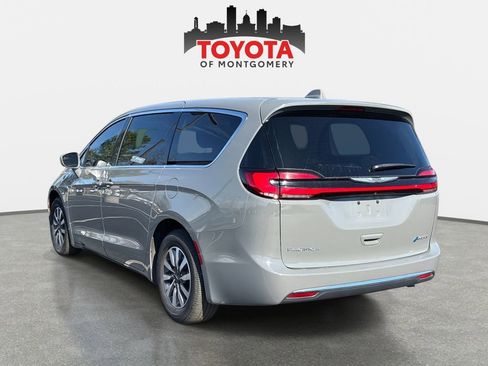 Used 2022 Chrysler Pacifica Touring-L image 8