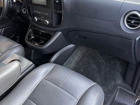 Used 2018 Mercedes-Benz Metris Passenger image 43