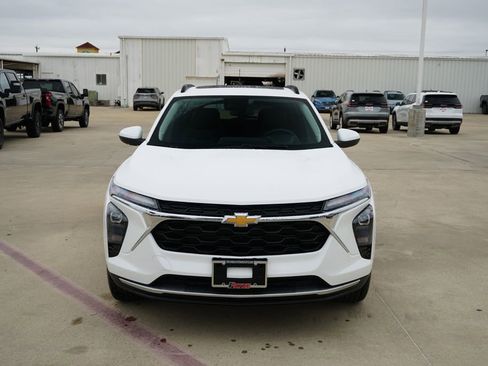 New 2026 Chevrolet Trax LT w/ Sunroof Package image 2