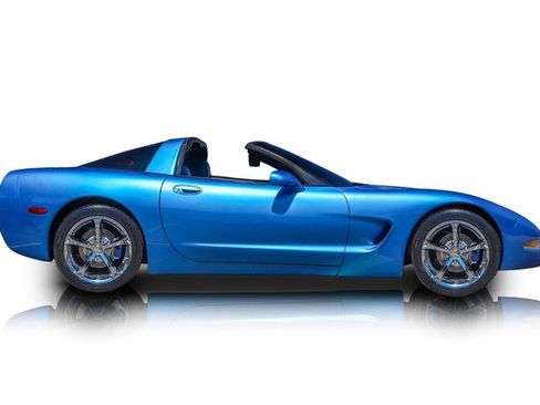 Used 1998 Chevrolet Corvette Coupe w/ Roof Pkg RWD image 2