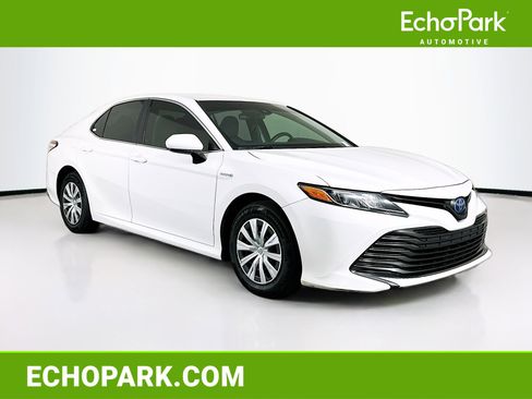 Used 2018 Toyota Camry LE FWD image 1