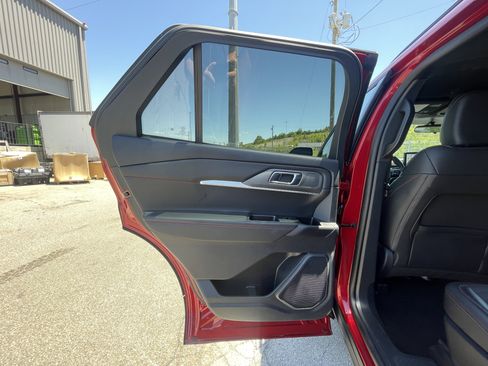 Used 2025 Ford Explorer ST-Line w/ ST-Line Street Pack AWD/4WD image 15