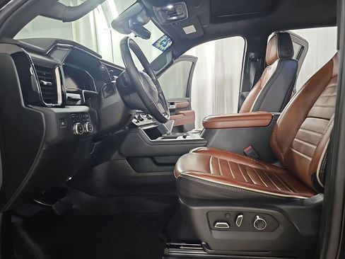 Used 2025 GMC Sierra 2500 Denali Ultimate image 18