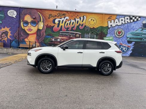 Used 2023 Nissan Rogue S image 2