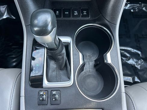 Used 2018 Toyota Highlander XLE w/ Carpet Mat Package (TMS) image 31