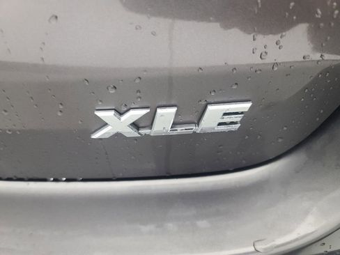 Used 2015 Toyota Highlander XLE FWD image 12