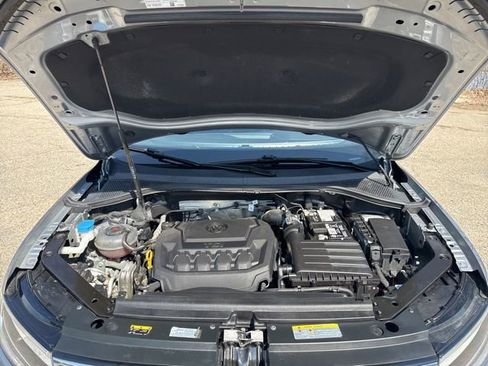 Used 2024 Volkswagen Tiguan SE image 9