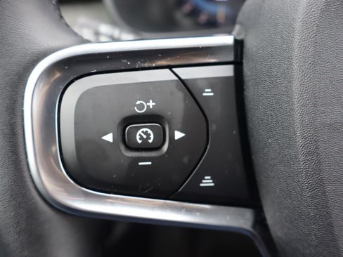 Used 2025 Volvo XC40 B5 Core image 20