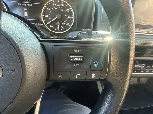 Used 2023 Nissan Rogue SV image 29