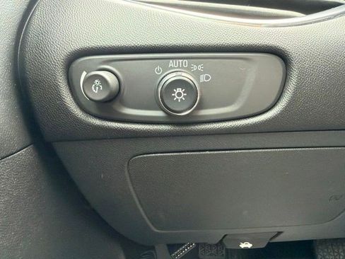 Used 2017 Chevrolet Malibu LT FWD image 26