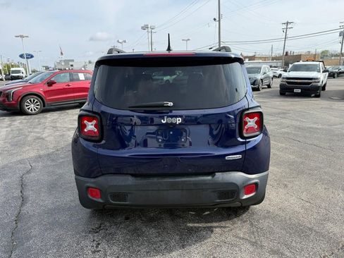 Used 2017 Jeep Renegade Latitude FWD image 8