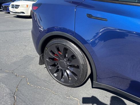 Used 2023 Tesla Model Y Performance AWD/4WD image 22