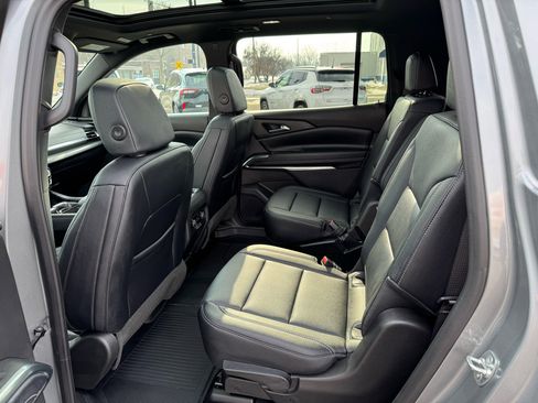 Used 2025 Chevrolet Traverse LT w/ Sun and Wheel Package image 10