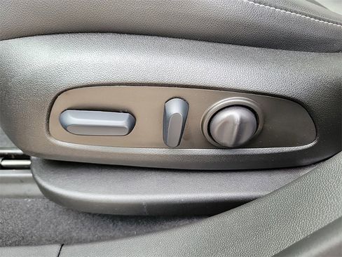 Used 2023 Chevrolet Blazer LT image 16