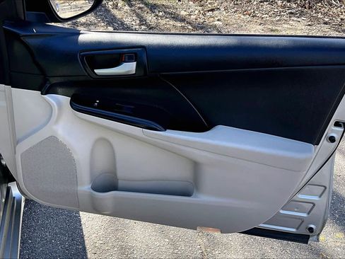 Used 2014 Toyota Camry LE FWD image 21