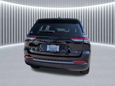 New 2026 Jeep Grand Cherokee Laredo image 9