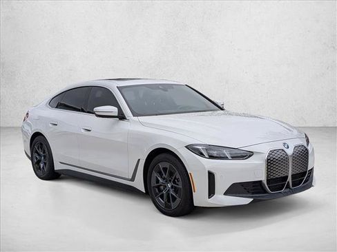 Used 2025 BMW i4 eDrive40 RWD image 3
