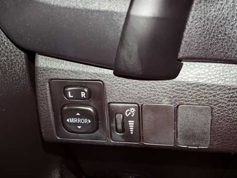 Used 2018 Toyota Corolla SE image 39