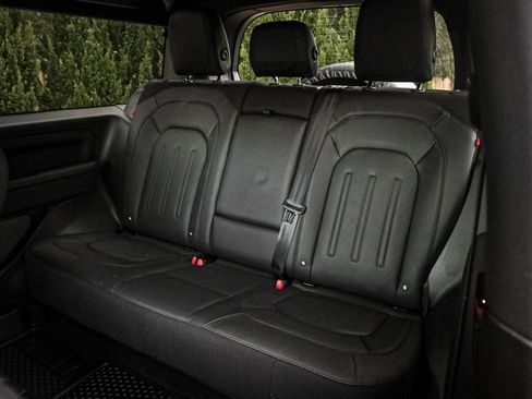 Used 2023 Land Rover Defender 90 X image 28