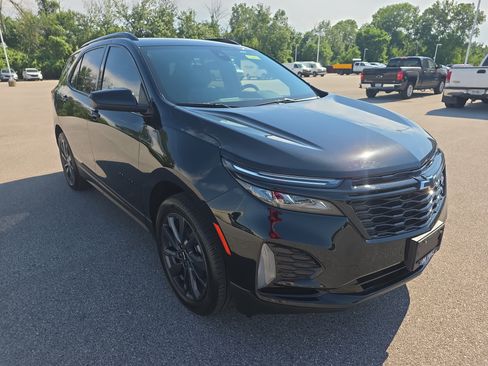 Used 2024 Chevrolet Equinox RS w/ LPO, Floor Liner Package FWD image 2