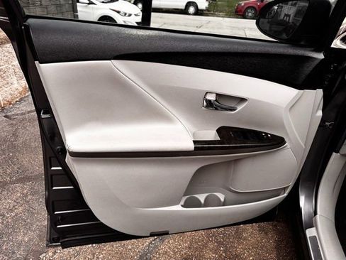 Used 2014 Toyota Venza LE image 10