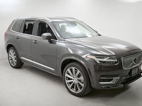 Certified 2023 Volvo XC90 B6 Ultimate w/ Lounge Package image 4